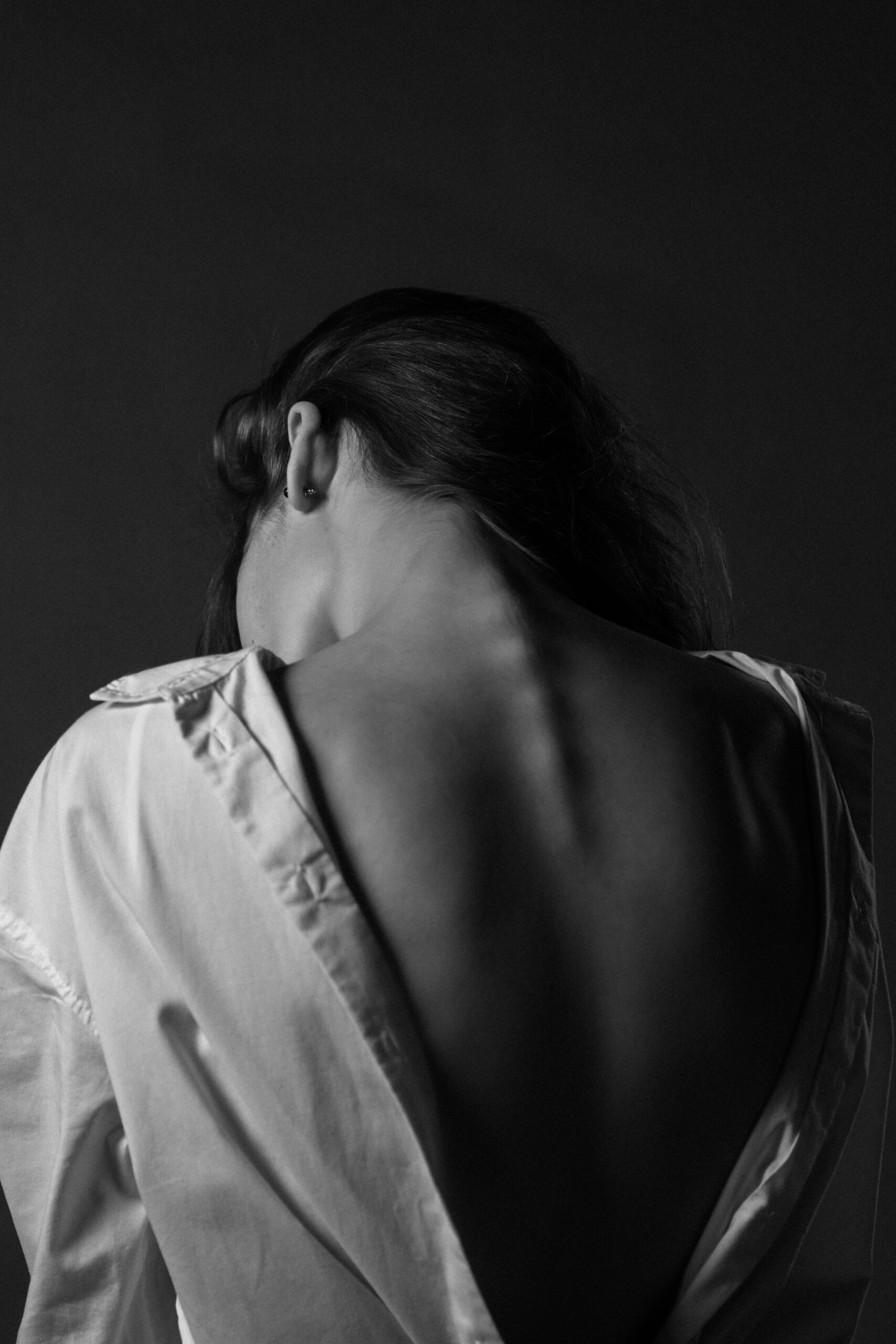 Scolioza la adulți – ce e diferit față de copii și cum poate fi abordată corect